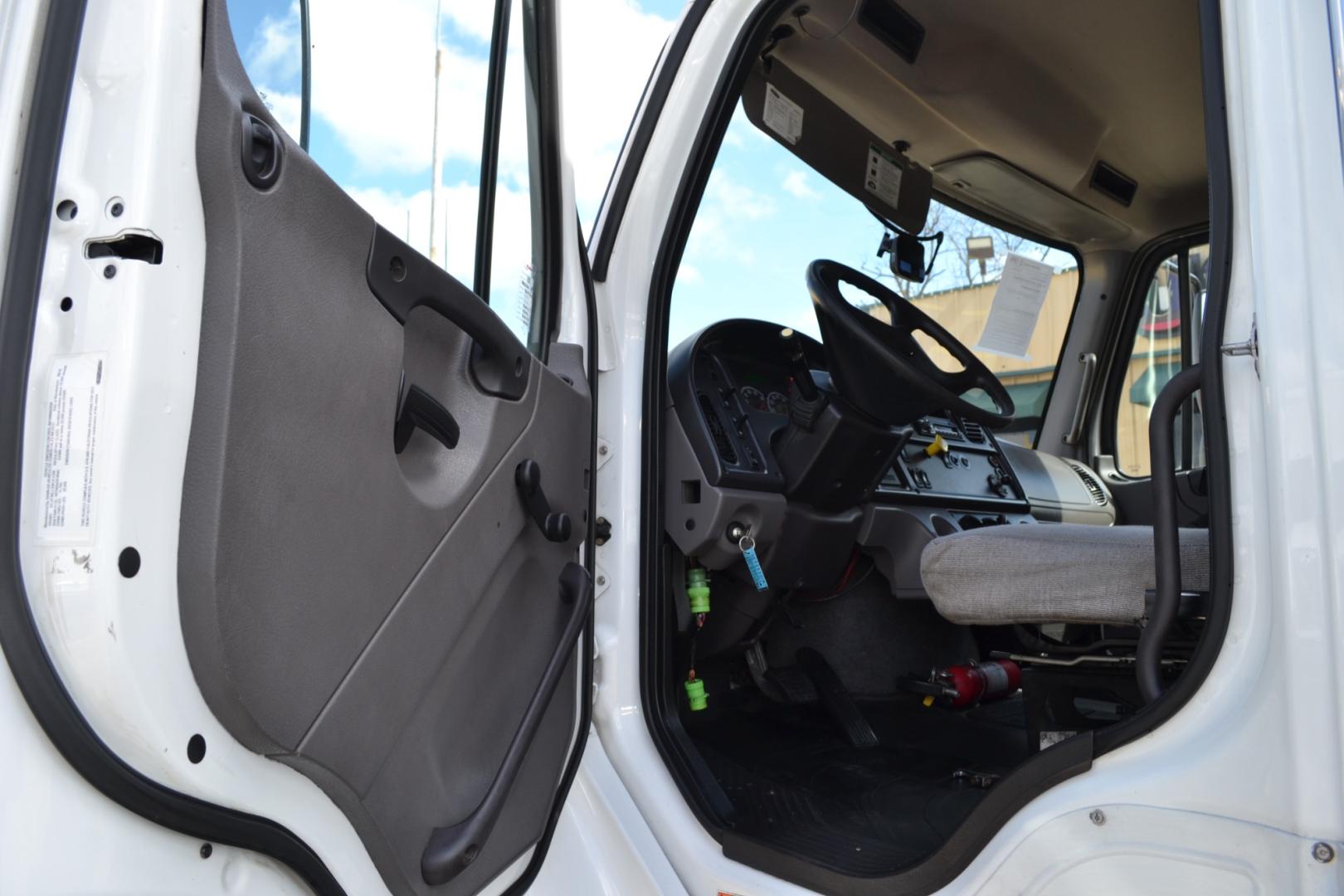 2017 WHITE /GRAY FREIGHTLINER M2-106 with an CUMMINS ISL 8.9L 300HP engine, ALLISON 3000HS AUTOMATIC transmission, located at 9172 North Fwy, Houston, TX, 77037, (713) 910-6868, 29.887470, -95.411903 - Photo#15